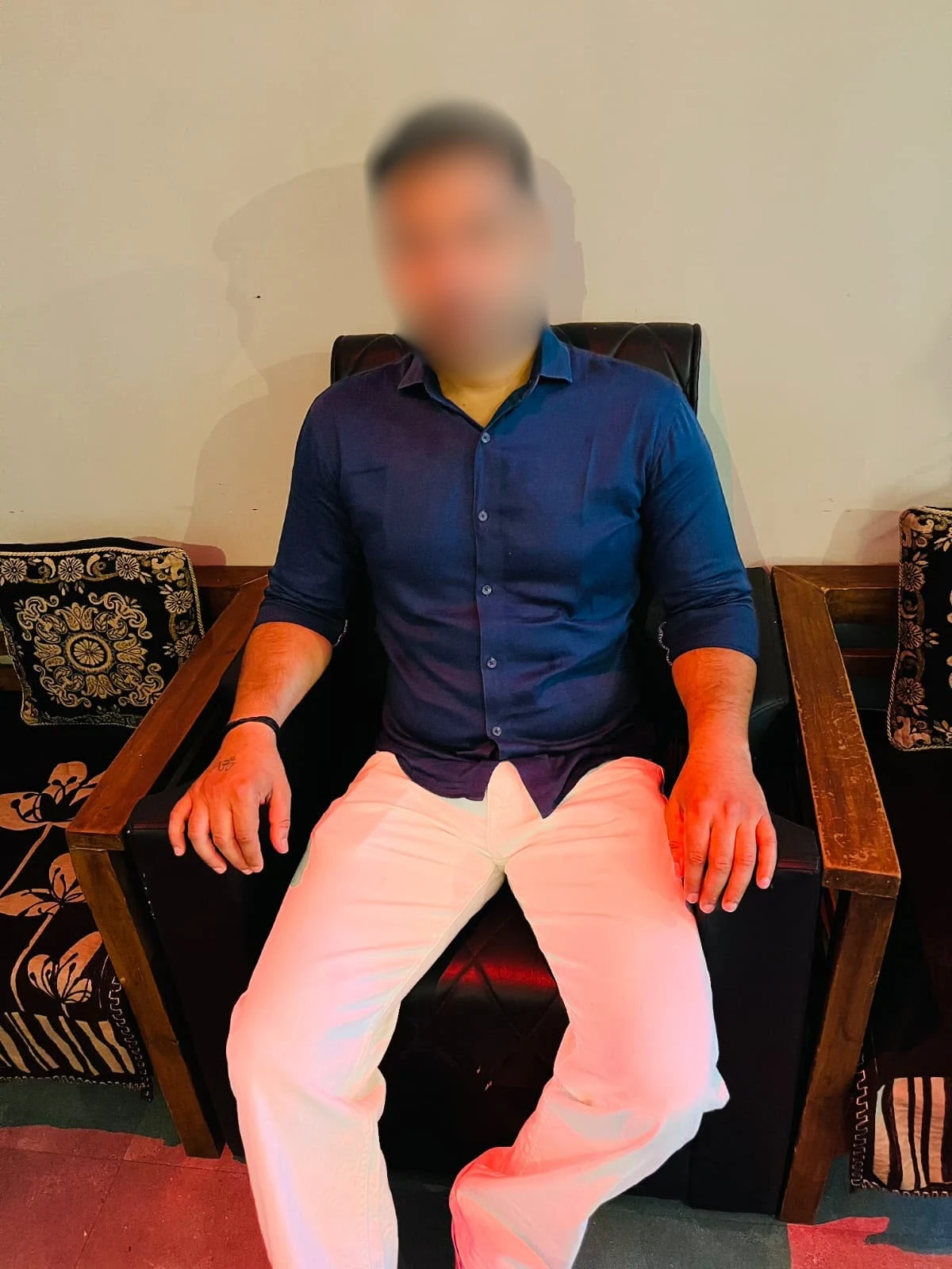 Male massage therapist available Monday to Sunday at Mykonos Spa